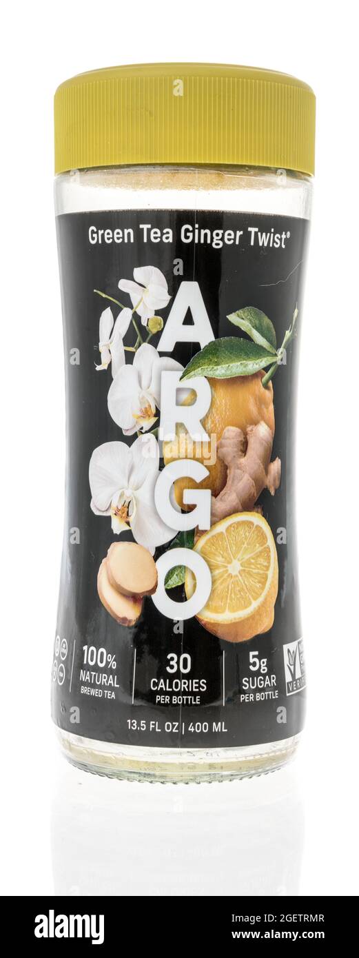 Winneconne, WI -15 août 2021 : une bouteille de thé vert Argo boisson torchère au gingembre sur un fond isolé Banque D'Images