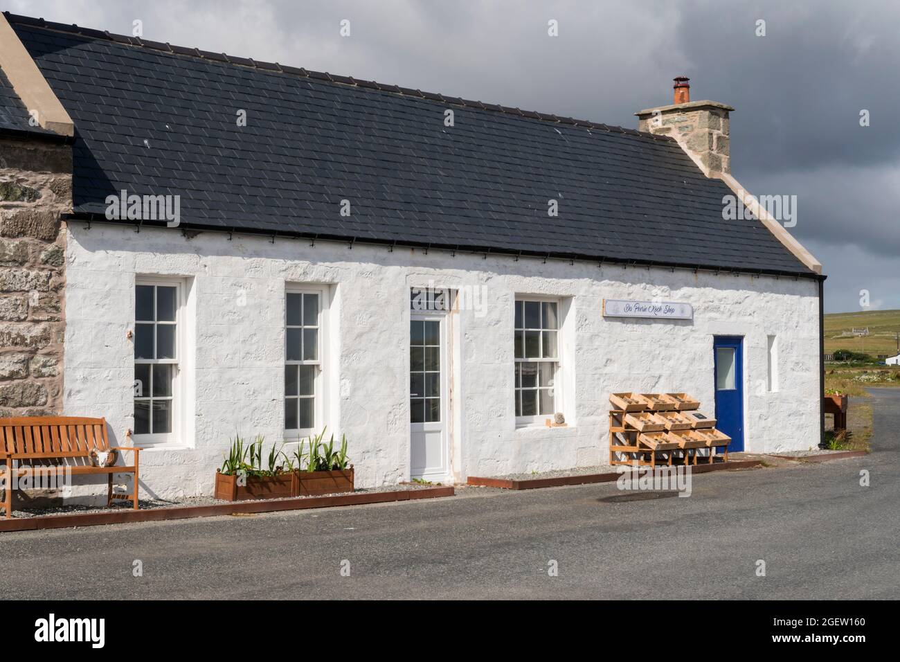 Da Peerie Rock Shop à Uyeasound on Unst vend des fossiles et des échantillons de roche. Banque D'Images