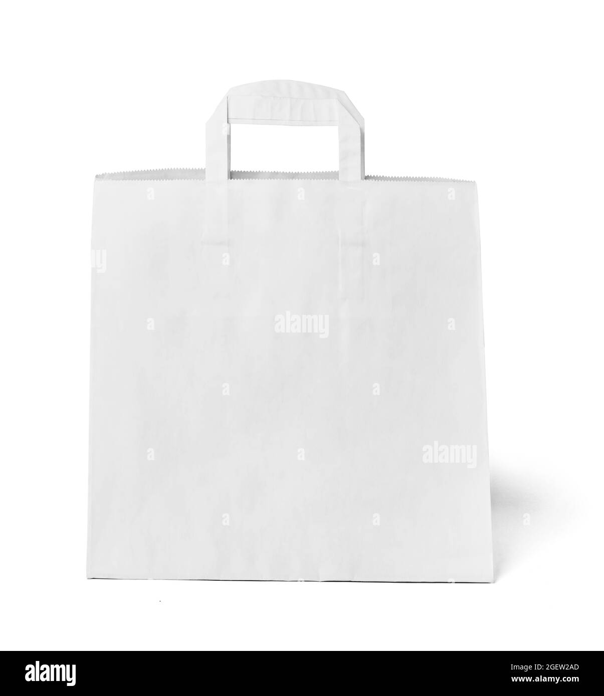 gros plan d'un sac en plastique blanc usagé sur fond blanc Banque D'Images