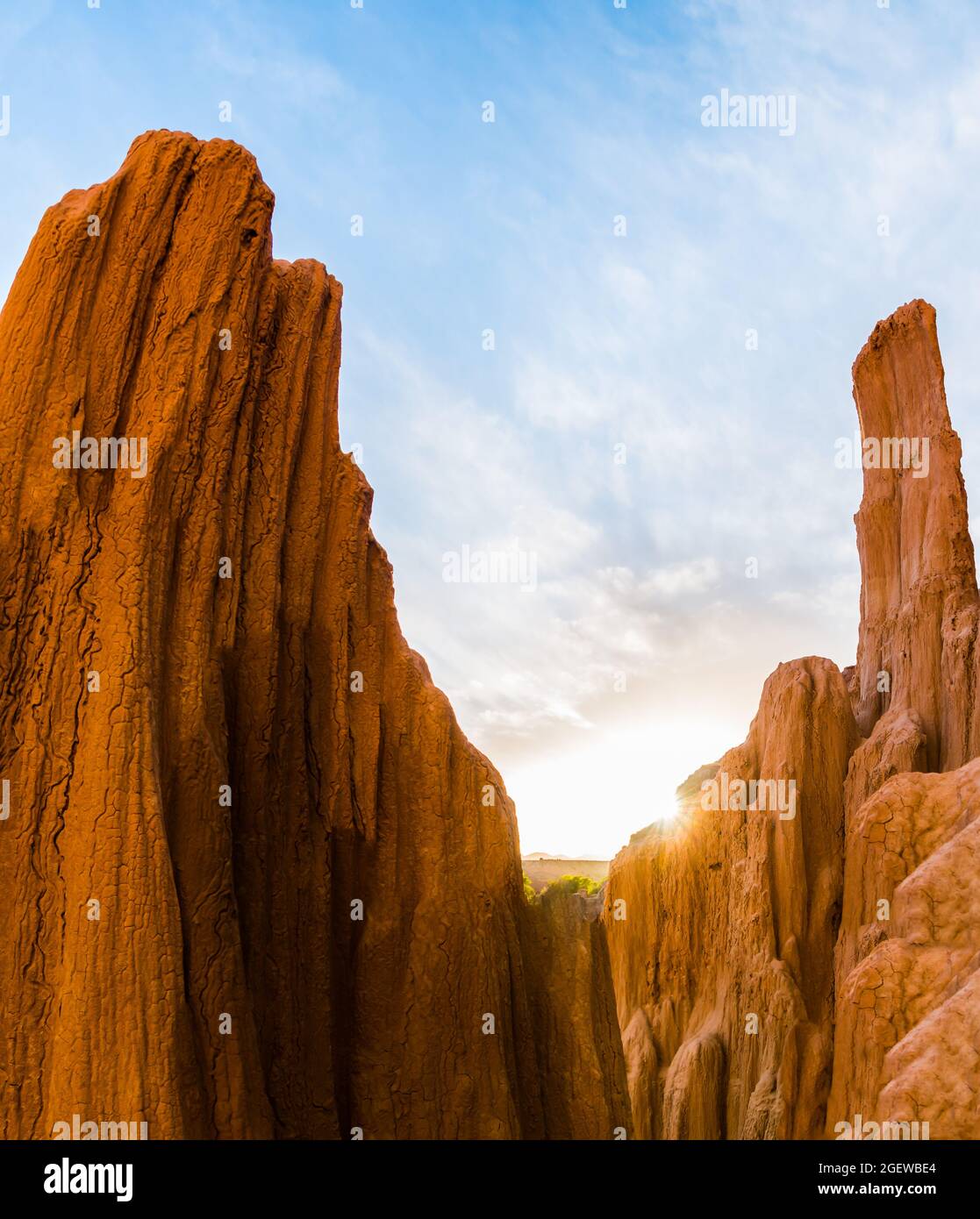 Coucher de soleil sur les tours en pierre de soie de la formation des grottes de la Lune, parc national de Cathedral gorge, Nevada, États-Unis Banque D'Images