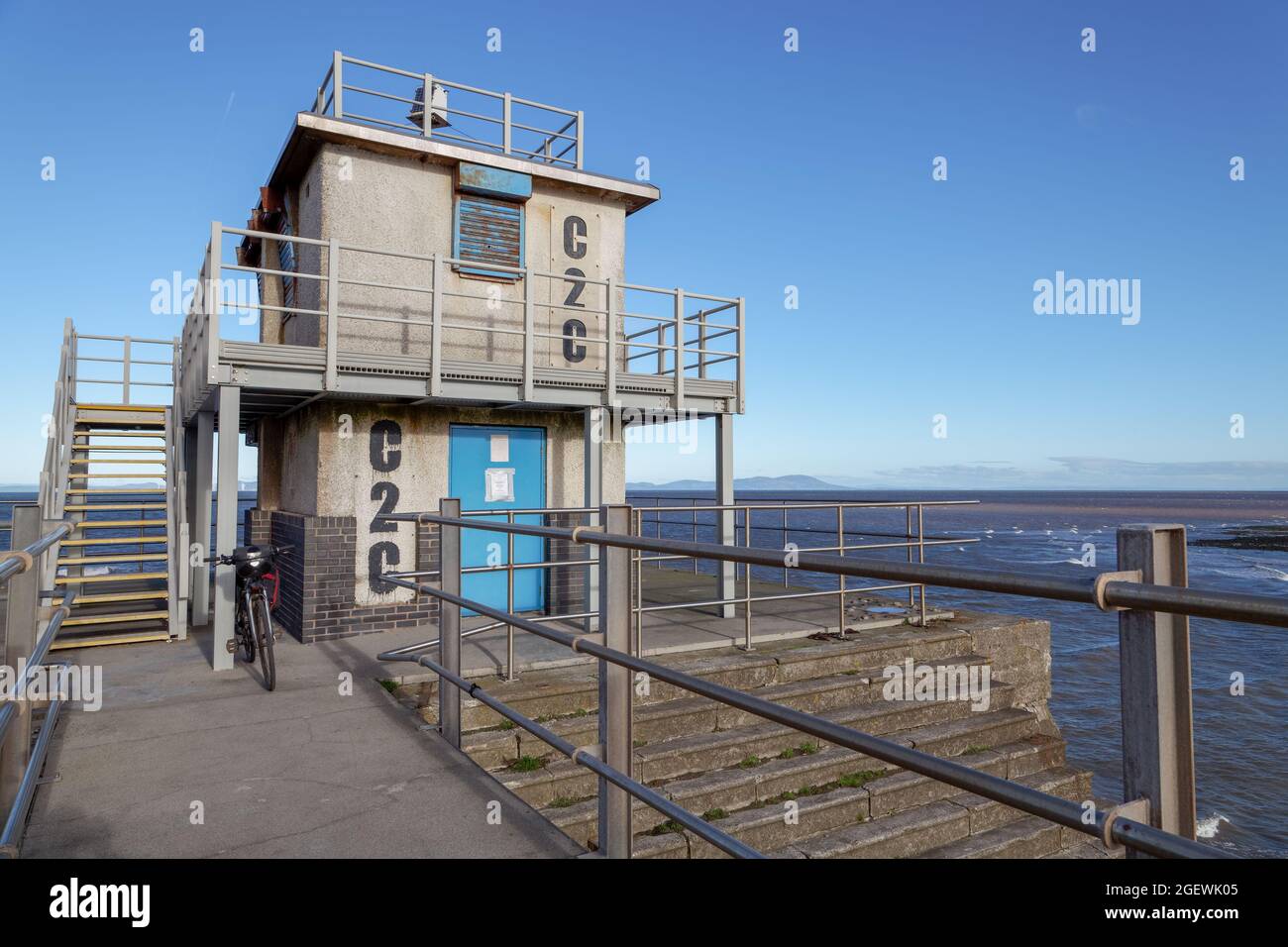 Le début de la route cylonelle C2C d'un océan à l'autre à Workington, sur un quai près de l'entrée du port Banque D'Images