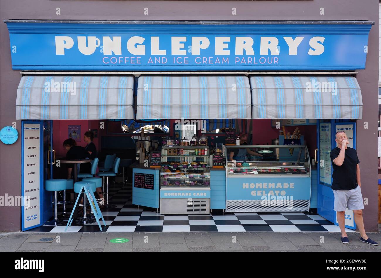 La façade de Pungleperry's, un café et un glacier Sheringham Norfolk Banque D'Images