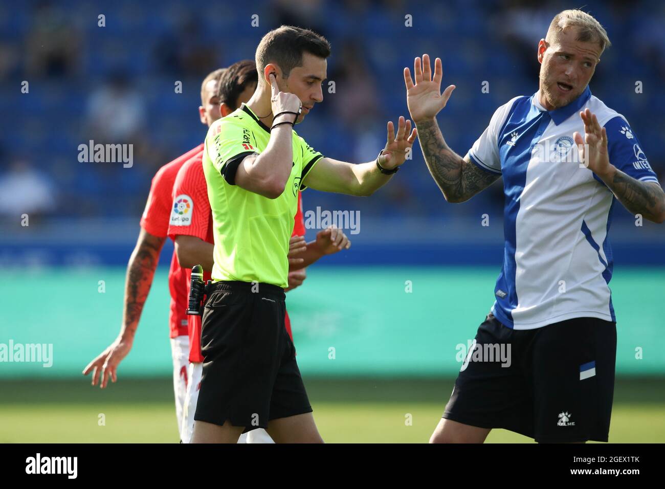 Arbitre lors du match de la Ligue entre Deportivo Alaves et le RCD Mallorca à l'Estadio de Mendizorrotza à Vitoria, Espagne. Banque D'Images