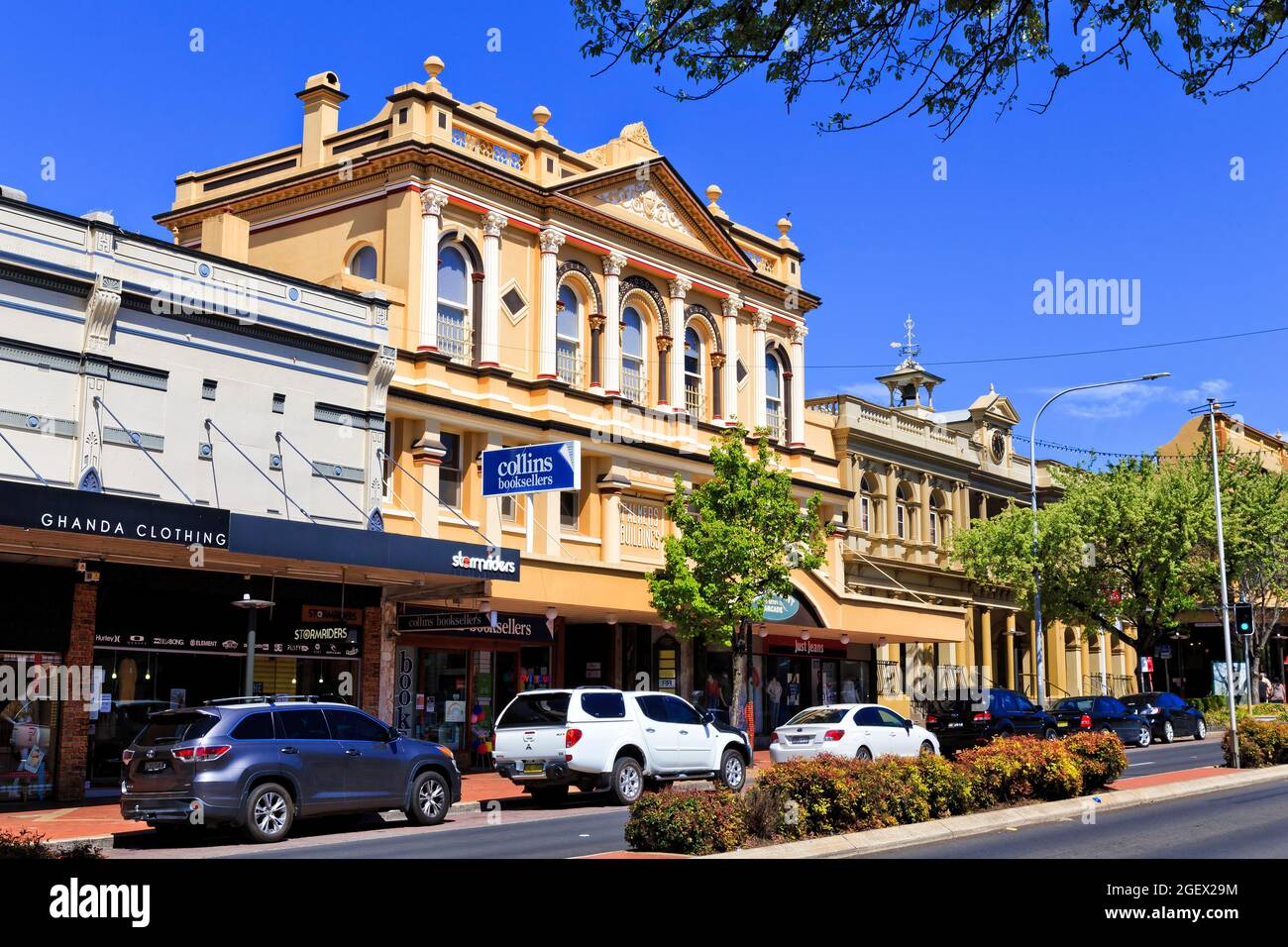 Orange, Australie - 4 octobre 2020 : rue commerçante centrale de la ville d'Orange, dans les plaines du Centre-Ouest australien, Nouvelle-Galles du Sud. Banque D'Images