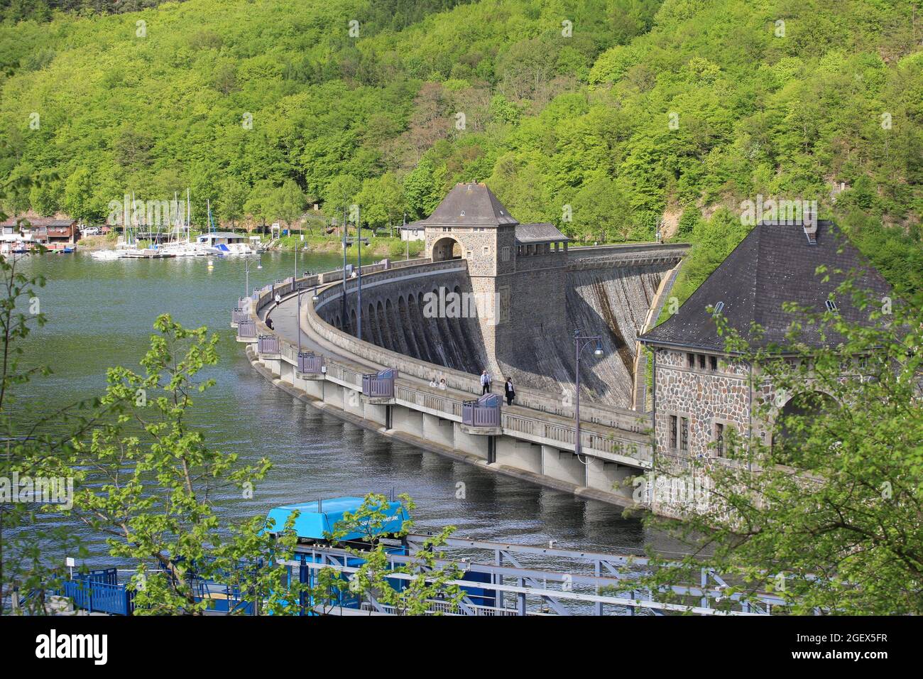 Le barrage d'Eder - un barrage allemand. La rivière Eder est damée jusqu'à former un réservoir. Le lac Eder sert d'approvisionnement en eau pour la rivière Weser, ... Banque D'Images