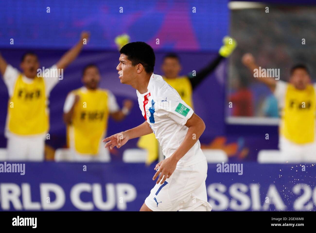 21 août 2021 ; Stade Luzhniki, Moscou, Russie : tournoi de football de la coupe du monde de la FIFA sur la plage ; Milciades Medina du Paraguay, célèbre son but lors du match entre la Russie et le Paraguay, pour la 2ème partie du Groupe A Banque D'Images