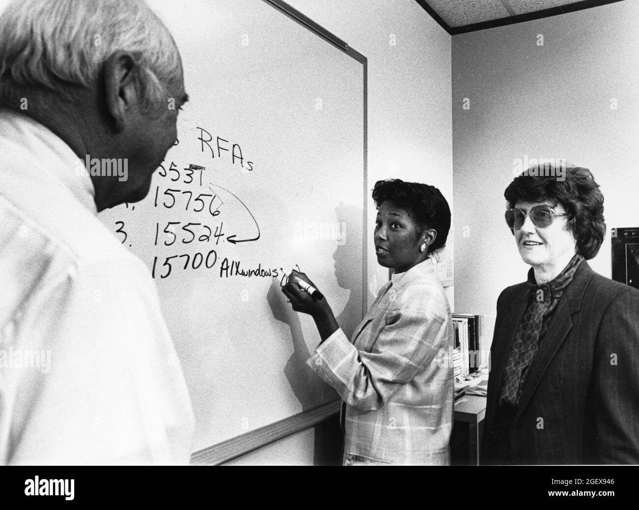 Austin Texas USA, vers 1992: L'équipe de développement de logiciels se réunit pour discuter des idées. ©Bob Daemmrich Banque D'Images