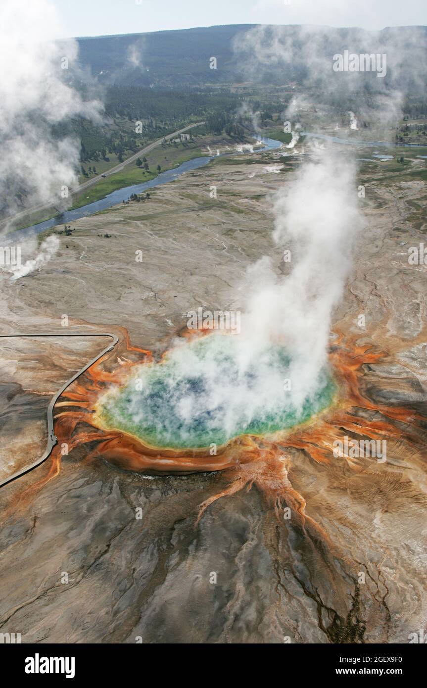 Vue aérienne de Grand Prismatic Spring ; Date : 22 juin 2006 Banque D'Images