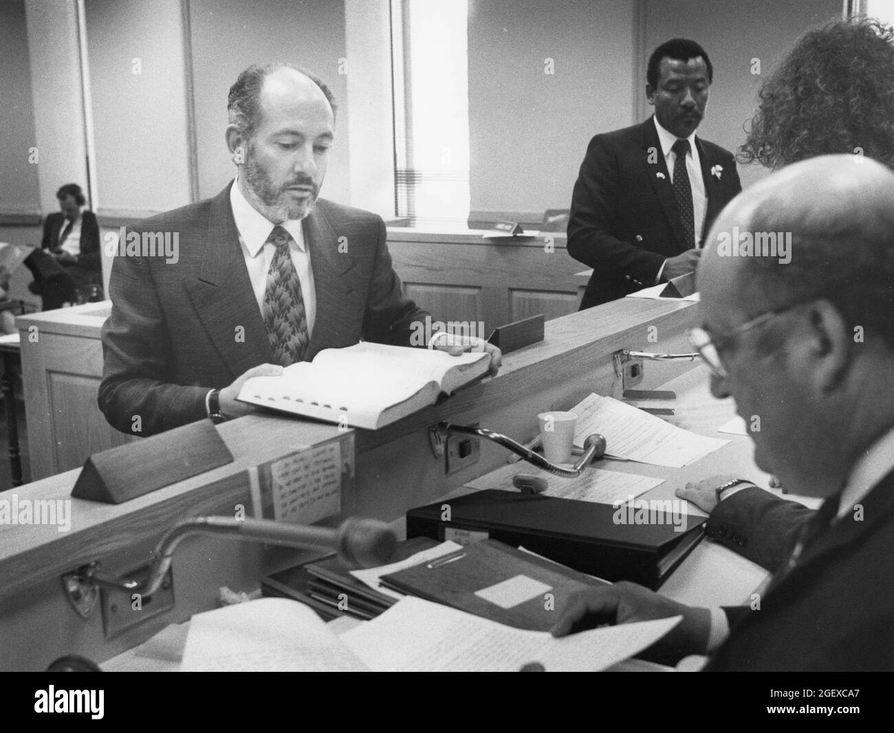 Austin Texas USA, vers 1990 : lobbyiste de l'industrie au travail lors d'une réunion du comité d'assurance de la Chambre des représentants du Texas. ©Bob Daemmrich Banque D'Images