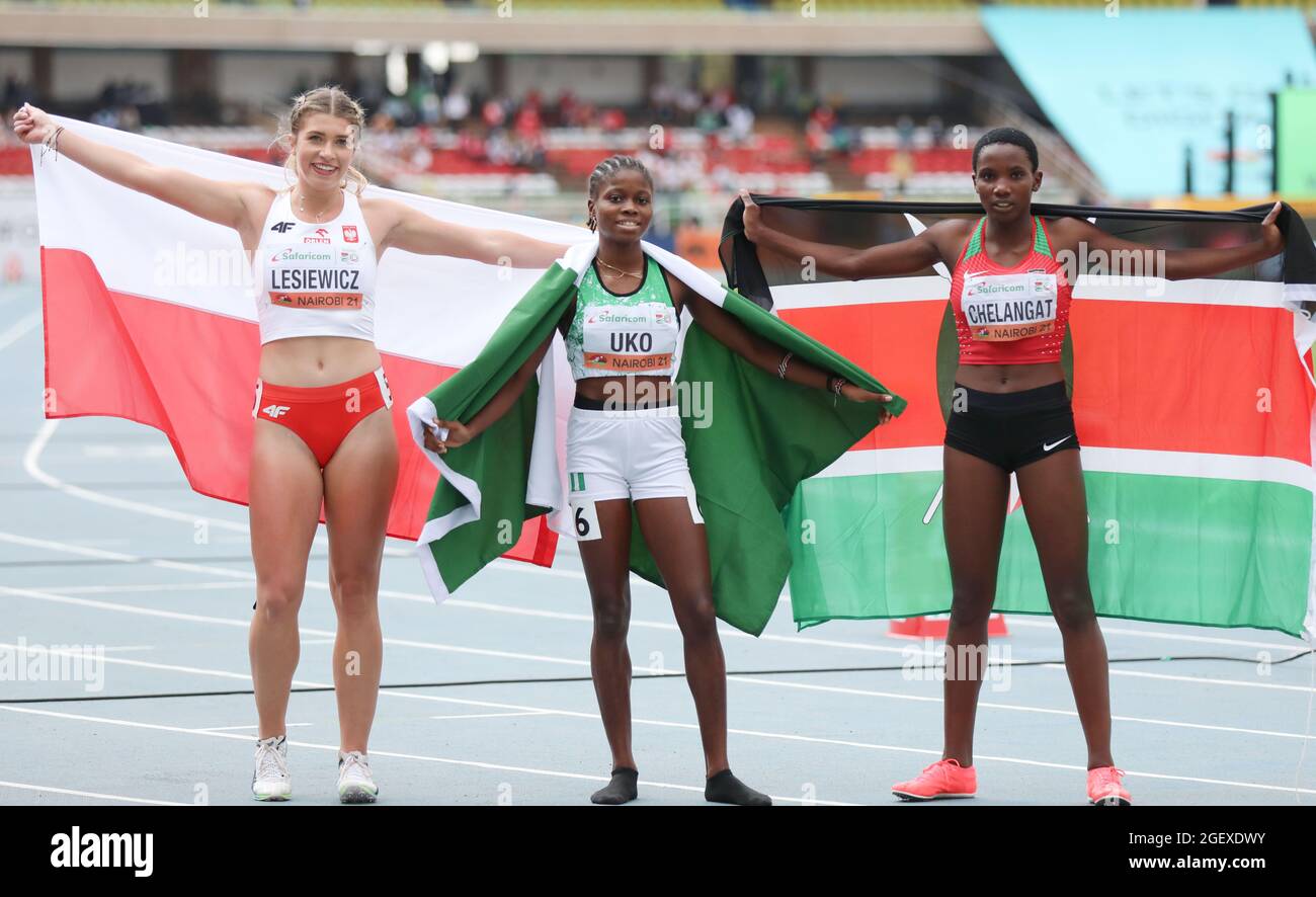 Nairobi, Kenya. 21 août 2021. Imaobong NSE Uko (C) du Nigeria, Kornelia  Lesiewicz (L) de Pologne et Sylvia Chelangat (R) du Kenya posent après la  finale féminine de 400m aux Championnats du