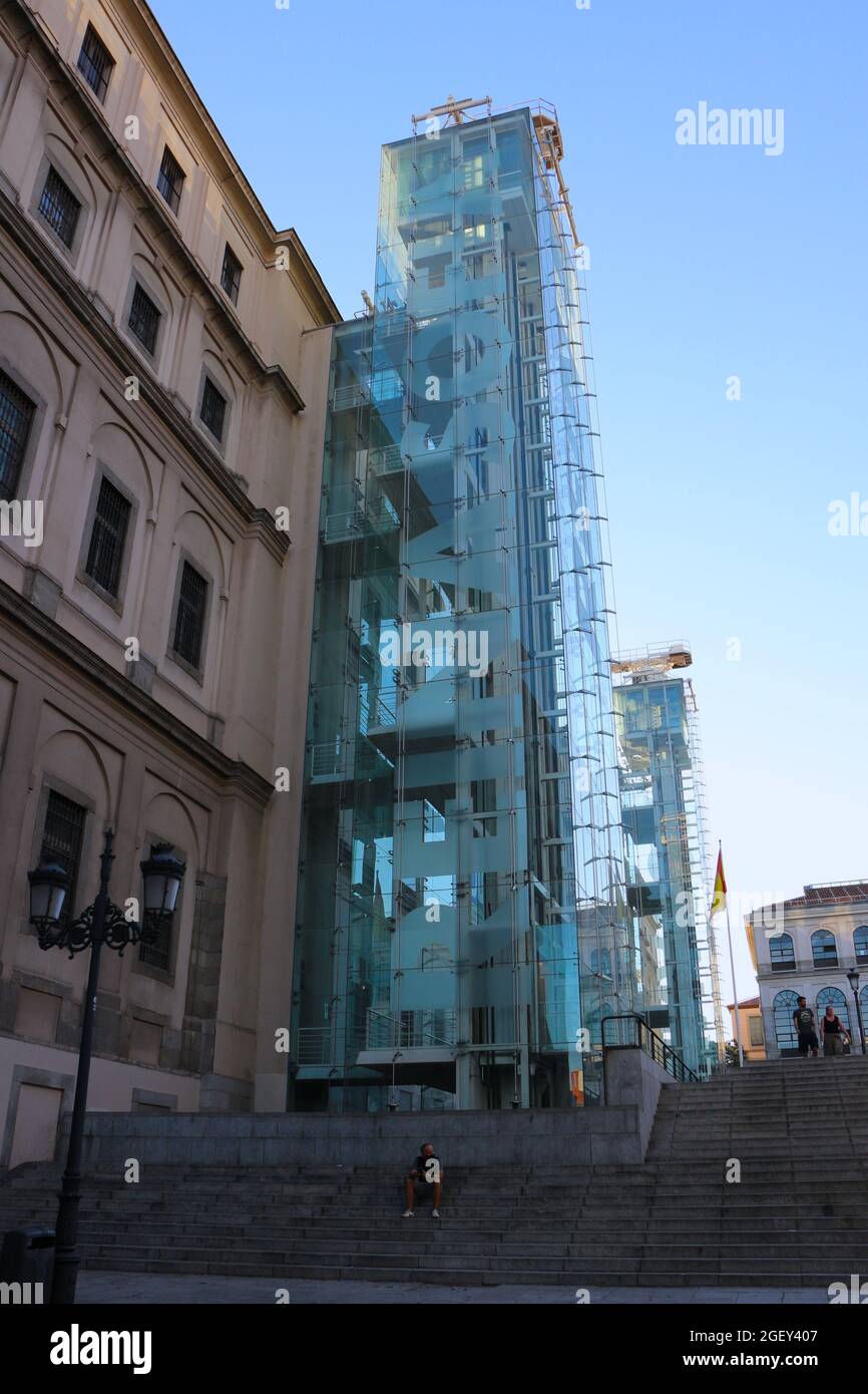 Entrée principale du musée d'art moderne Reina Sofia inauguré le 10 septembre 1992 dans le centre de Madrid en Espagne Banque D'Images