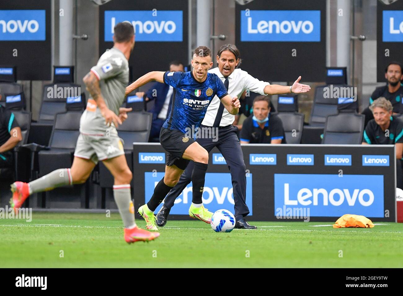 Milan, Italie. 21 août 2021. Ivan Perisic (14) d'Inter vu pendant la série UN match entre Inter et Gênes à Giuseppe Meazza à Milan. (Crédit photo : Gonzales photo/Alamy Live News Banque D'Images