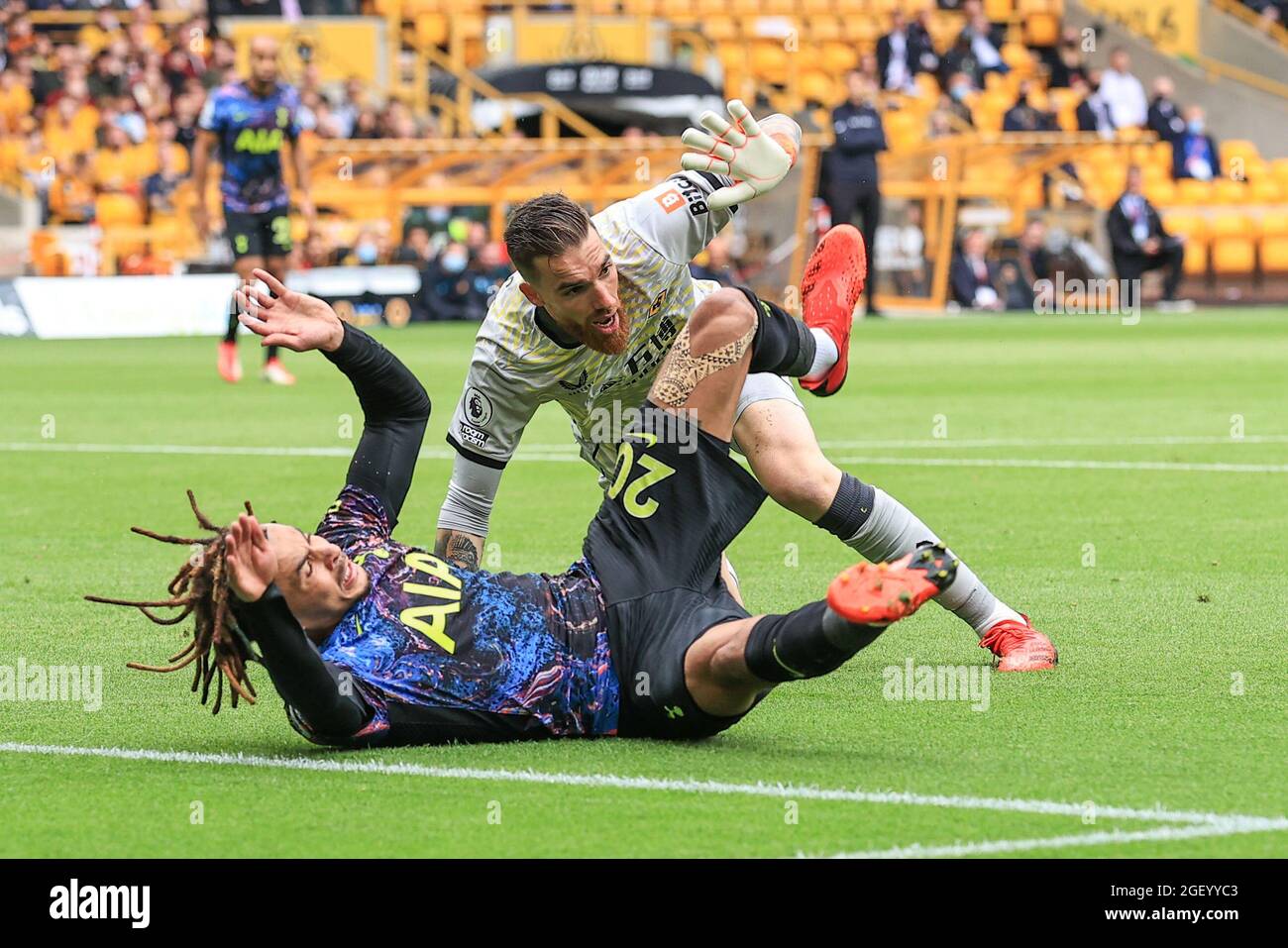 José sa #1 de Wolverhampton Wanderers fouls DELE Alli #20 de Tottenham Hotspur dans la région , peine prononcée à Wolverhampton, Royaume-Uni le 8/22/2021. (Photo de Mark Cosgrove/News Images/Sipa USA) Banque D'Images