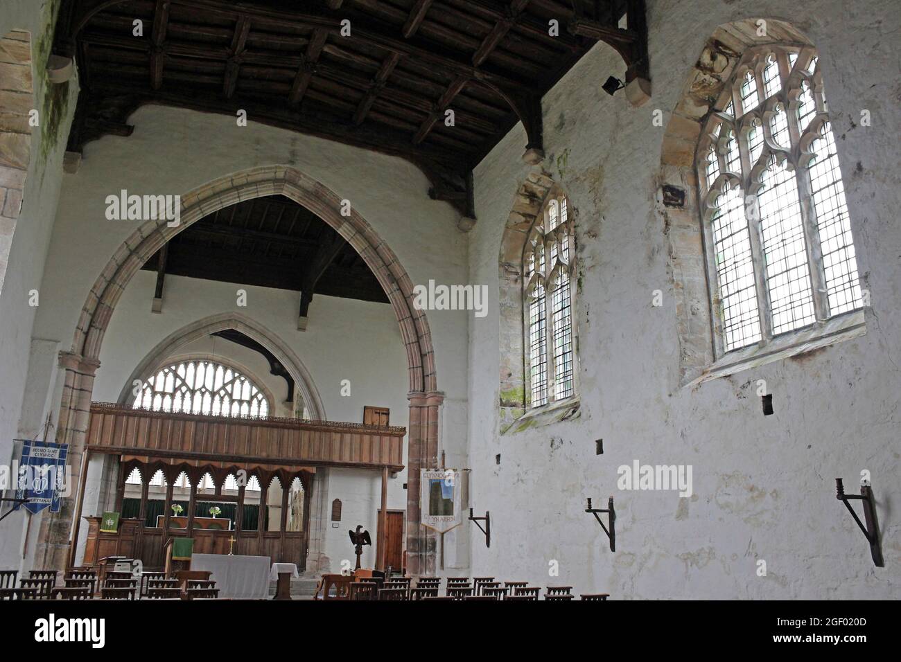 Intérieur de l'église St Beunos Clynnog Fawr, pays de Galles montrant un écran de rood de 1531 Banque D'Images