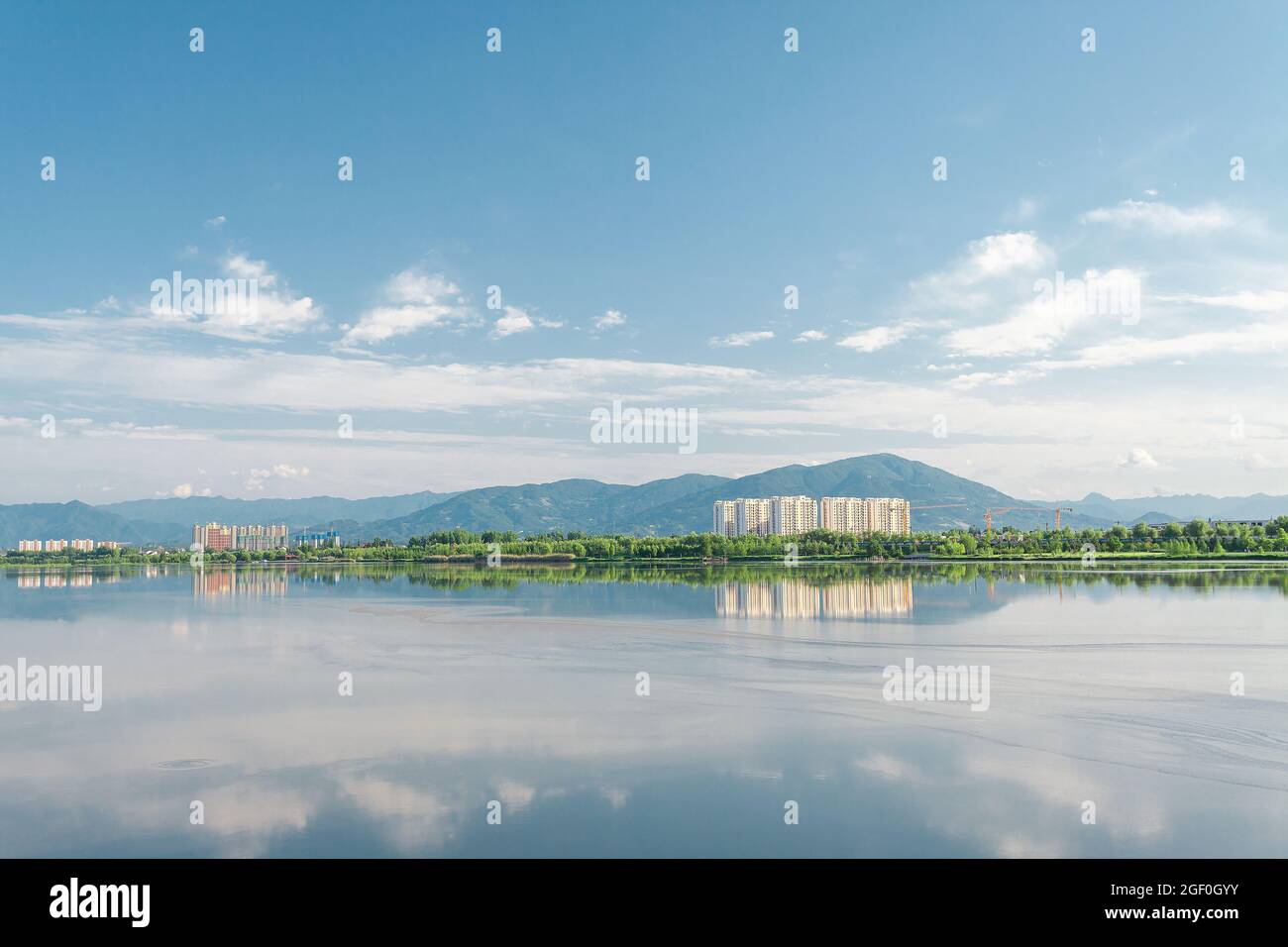 Ville de Hanzhong dans le paysage de la rivière shaanxi hanjiang Banque D'Images