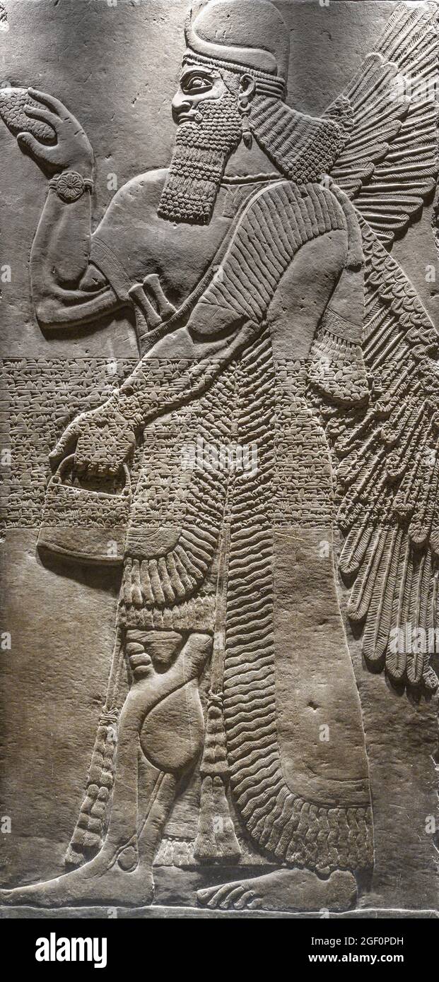 Relief assyrien de la divinité protectrice, 883-859 av. J.-C., du Palais de Nimrud, Irak. Exposé au Fitzwilliam Museum, Cambridge, Angleterre, Royaume-Uni Banque D'Images