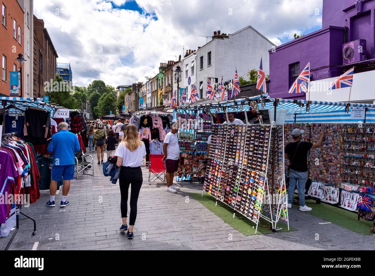 LONDRES CAMDEN LOCK VILLE DE CAMDEN LE MARCHÉ DE LA RUE INVERNESS Banque D'Images