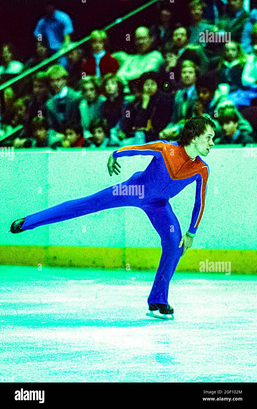 Scott Hamilton (États-Unis) pendant le patinage libre et gagnant l'or dans la compétition de patinage artistique pour hommes aux Jeux Olympiques d'hiver de 1984 Banque D'Images