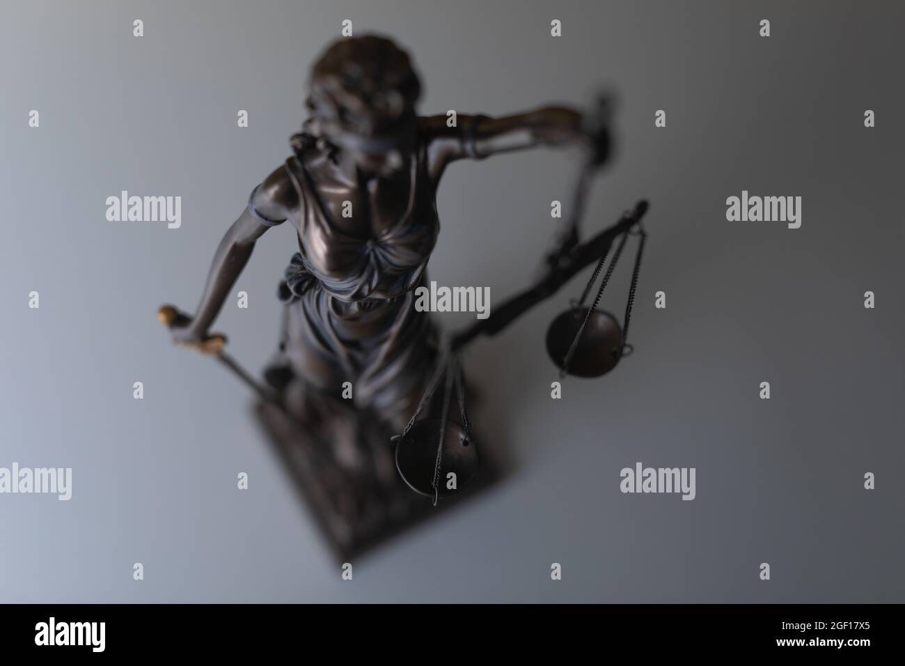 Statue Thémis de la déesse de la justice : décor de dame aveugle en bronze coulé à froid