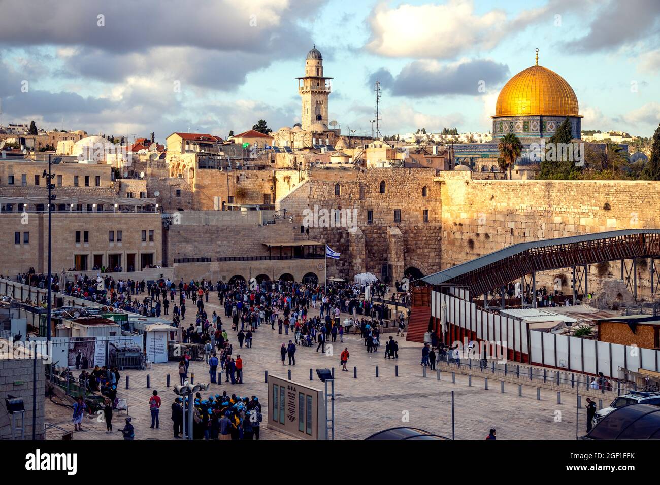 La célébration du Sabbat au mur occidental le vendredi soir, Jérusalem, Israël Banque D'Images