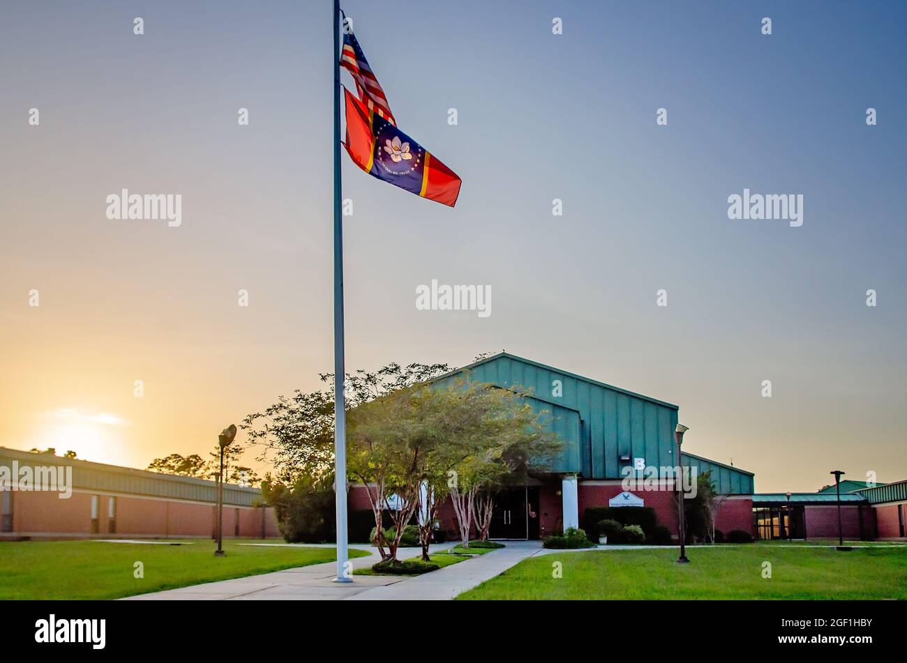 L'école secondaire Hancock est temporairement fermée en raison d'une augmentation des cas de COVID-19 sur la côte du golfe du Mississippi, le 22 août 2021, à Kiln, Mississippi. Banque D'Images