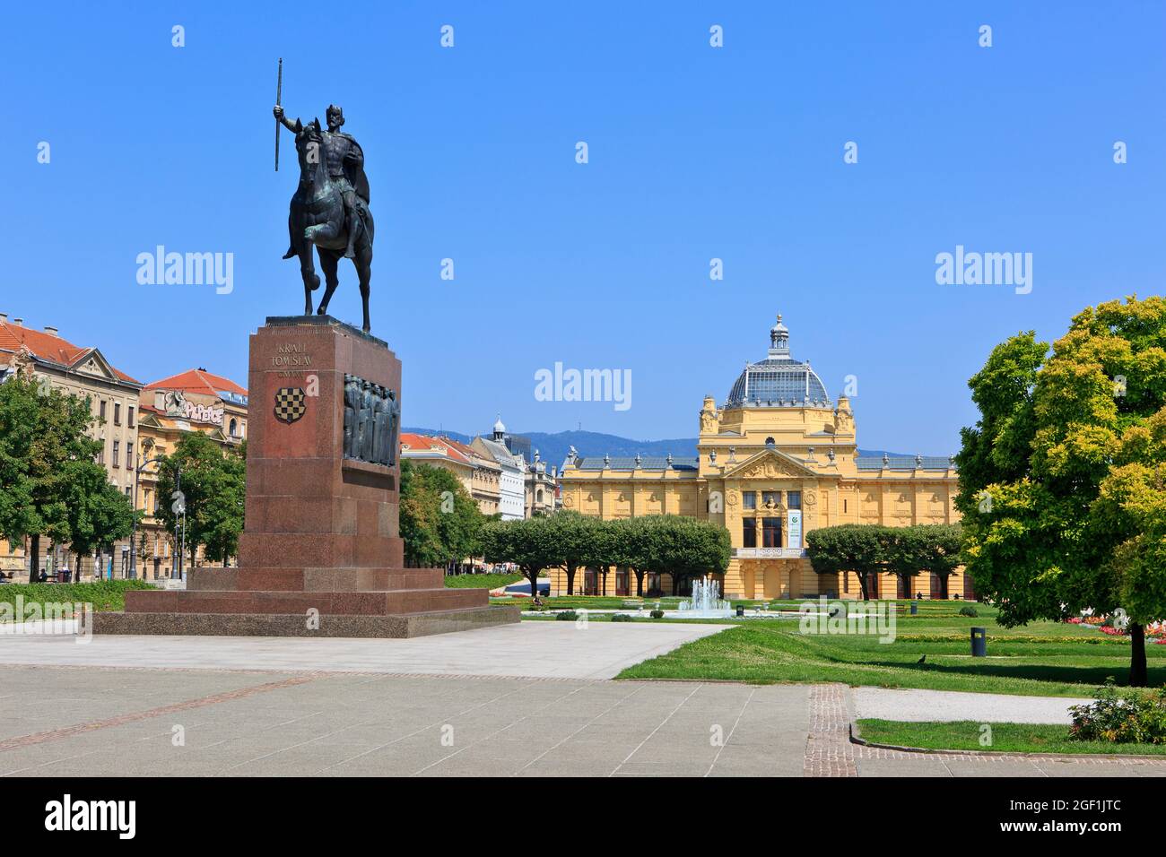 Monument à Tomislav (le premier roi de Croatie) et le Pavillon d'art (1898) à Zagreb, Croatie Banque D'Images