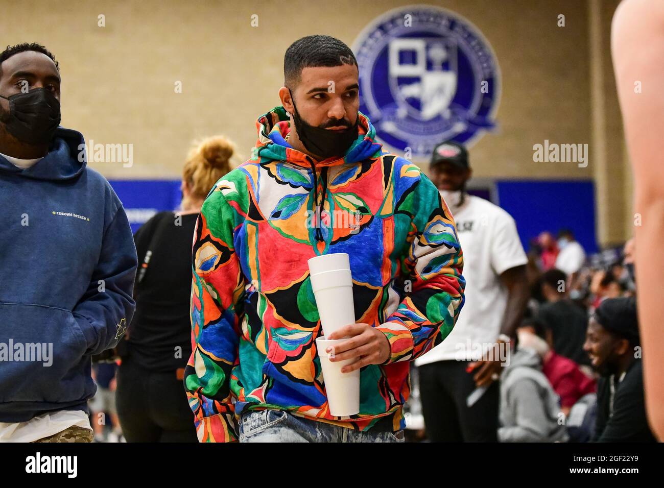 Le rappeur canadien Drake arrive au championnat de basket-ball de la section Sud 2021 du CIF le vendredi 11 juin 2021 à Chatsworth. Défaite du centenaire Banque D'Images
