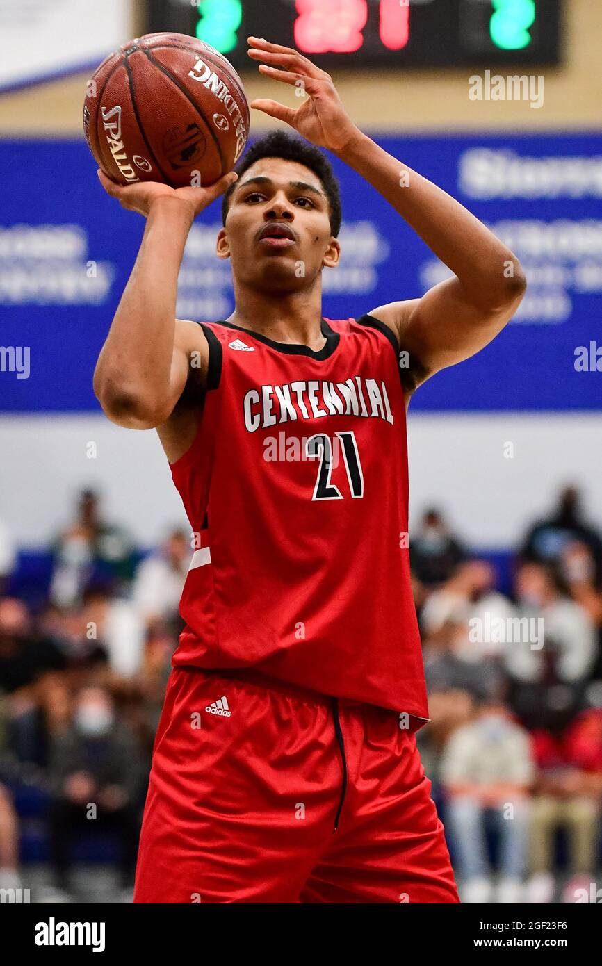 Centennial Huskies avance Aaron McBride (21) lors du championnat de basket-ball de la section Sud 2021 du CIF, le vendredi 11 juin 2021, à Chatswort Banque D'Images