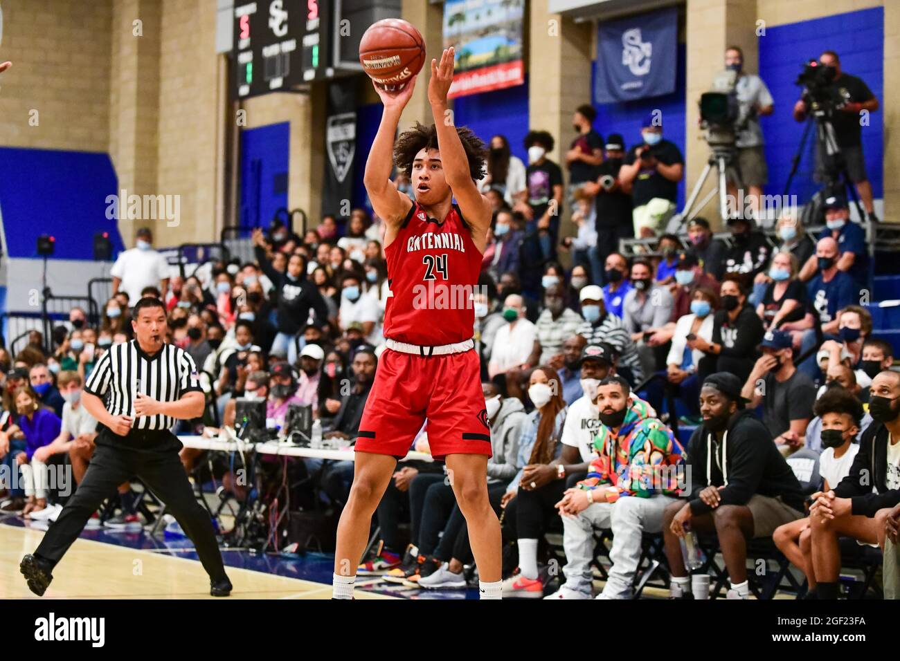 Centennial Huskies garde Jared McCain (24) lors du championnat de basket-ball de la section Sud 2021 du CIF, le vendredi 11 juin 2021, à Chatsworth. Banque D'Images