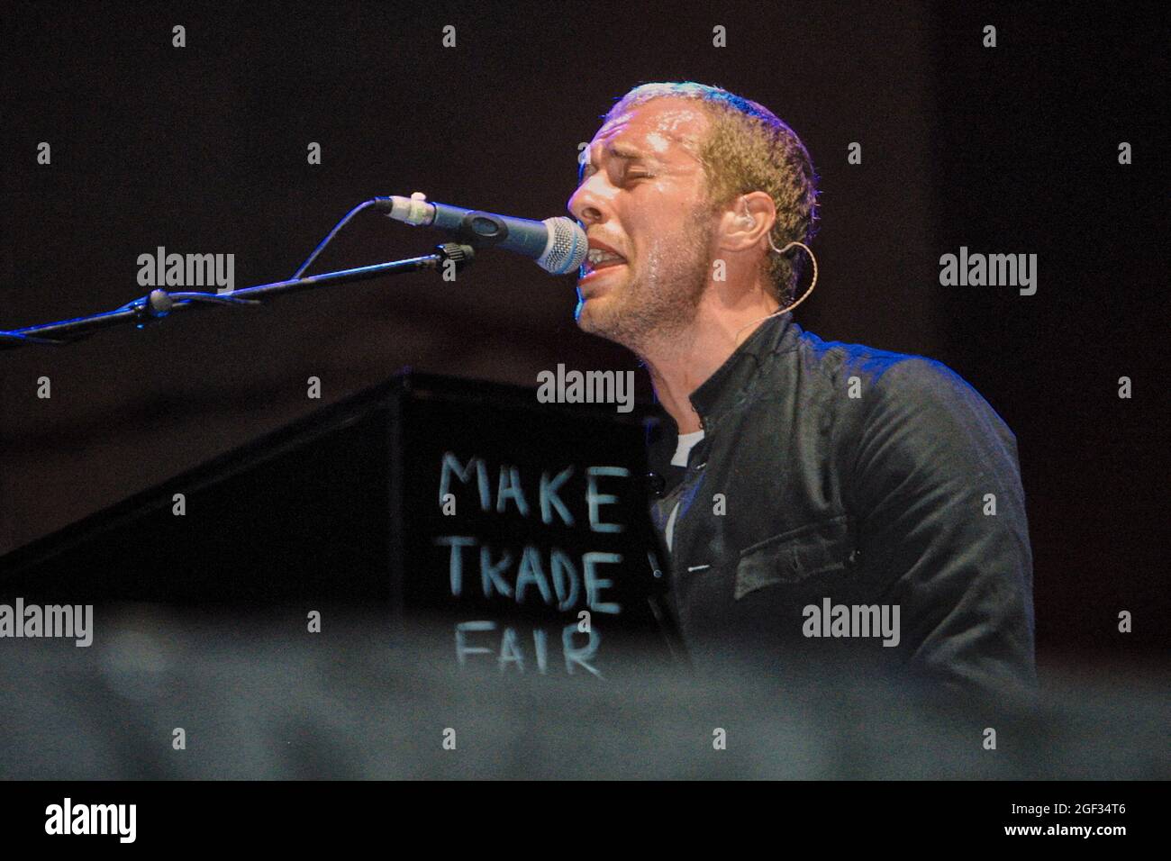 Chris Martin - Coldplay, V2003, Hylands Park, Chelmsford, Essex, Royaume-Uni - 16 août 2003 Banque D'Images