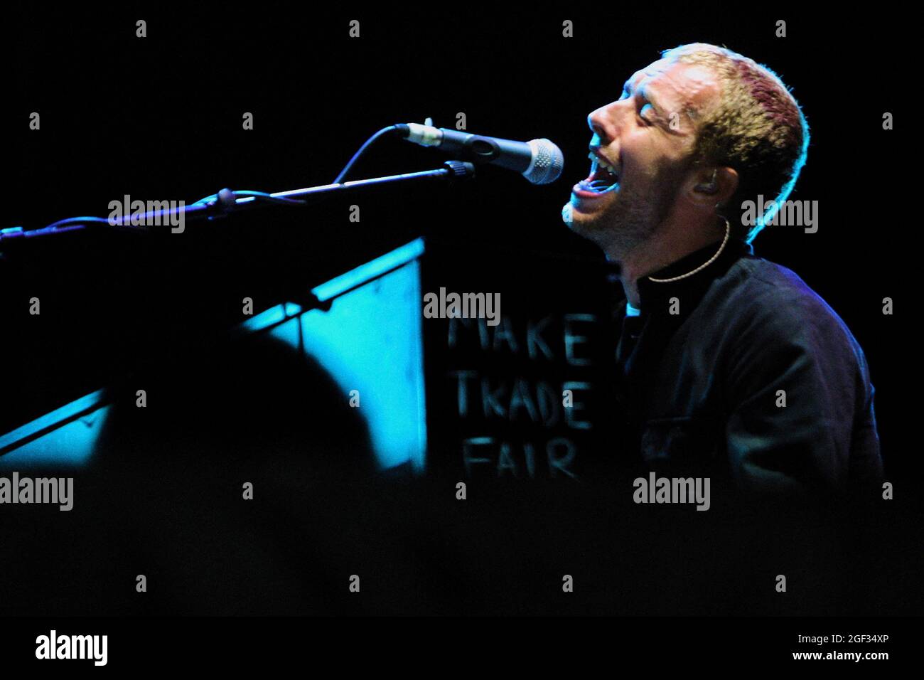 Chris Martin - Coldplay, V2003, Hylands Park, Chelmsford, Essex, Royaume-Uni - 16 août 2003 Banque D'Images