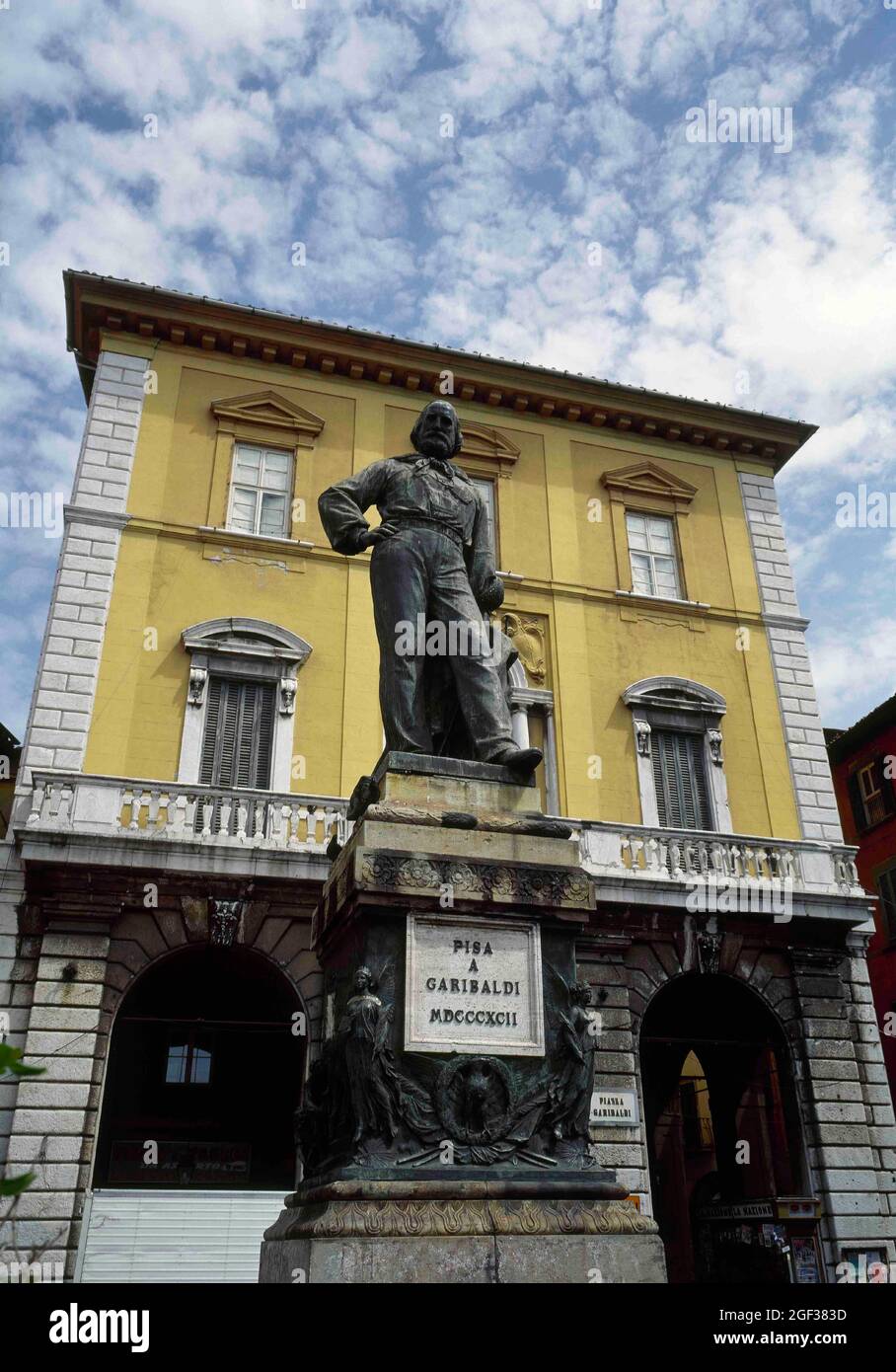 Italie, Toscane, Pise. Monument de Giuseppe Garibaldi (1807-1882). Chef militaire et politique italien. Sculpture en bronze par le sculpter italien Banque D'Images