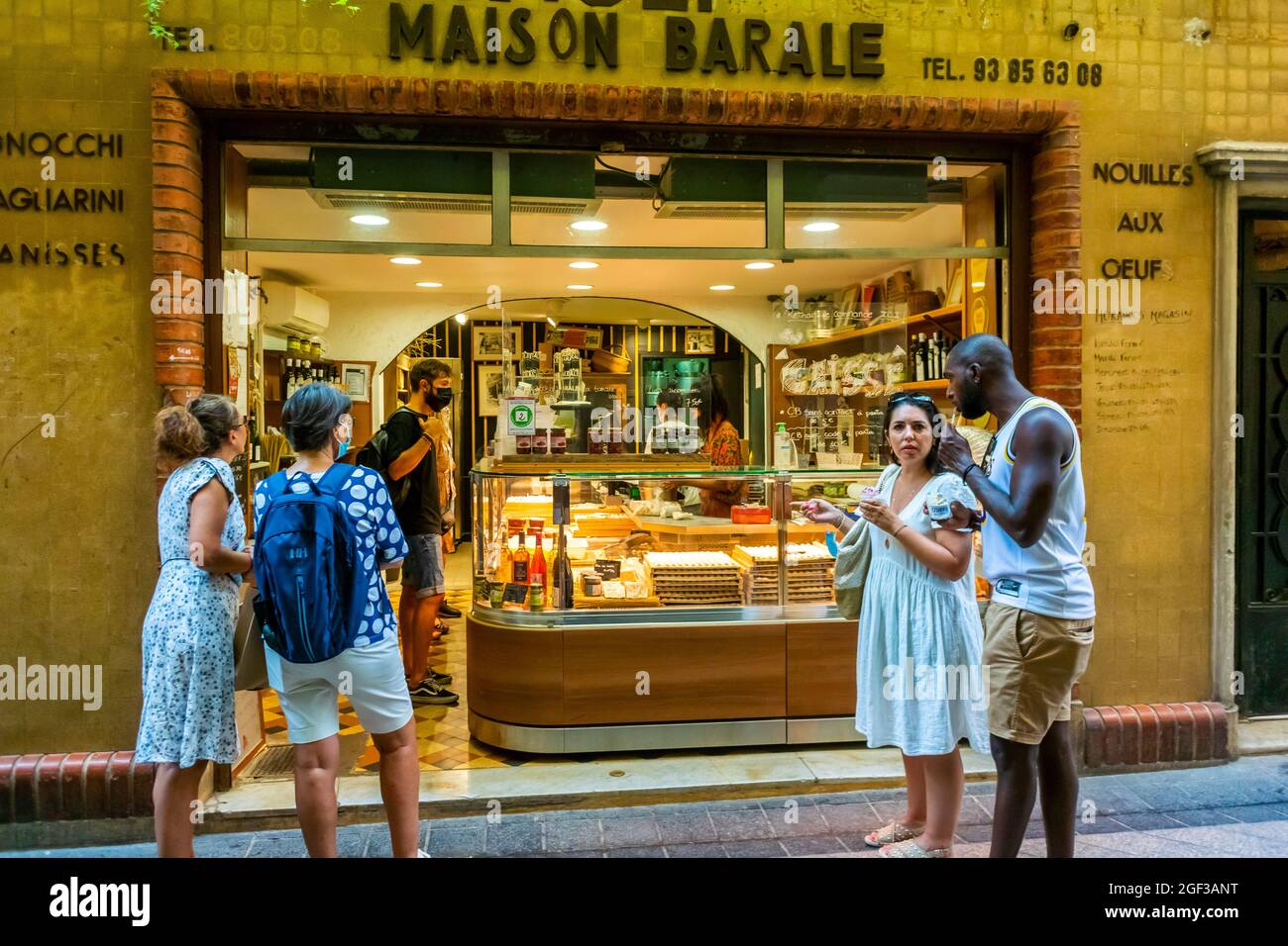 Nice, France, touristes couples Shopping local Store, Shop Front, 'Maison Barale' cuisine traditionnelle, scènes de rue, Nice vieille ville Banque D'Images