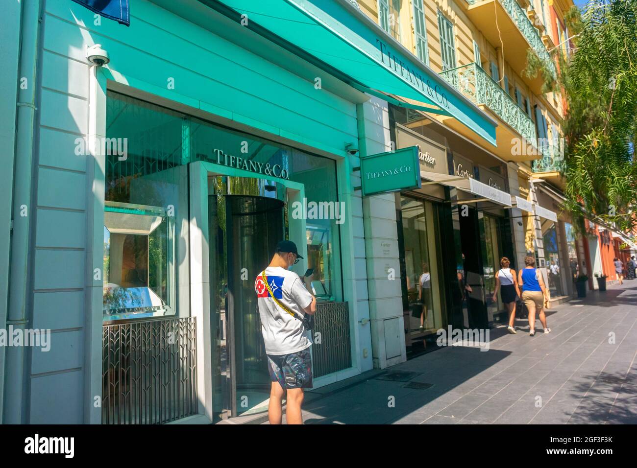 Nice, France, scènes de rue, boutiques de luxe, façades de magasins, consommateur de prestige, homme chinois, Tiffany & Co. Bijoux, LVMH Banque D'Images