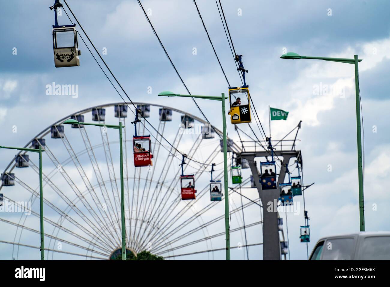 Téléphérique du Rhin, cabine au-dessus du Rhin, grande roue au zoo, Cologne, NRW, Allemagne, Banque D'Images
