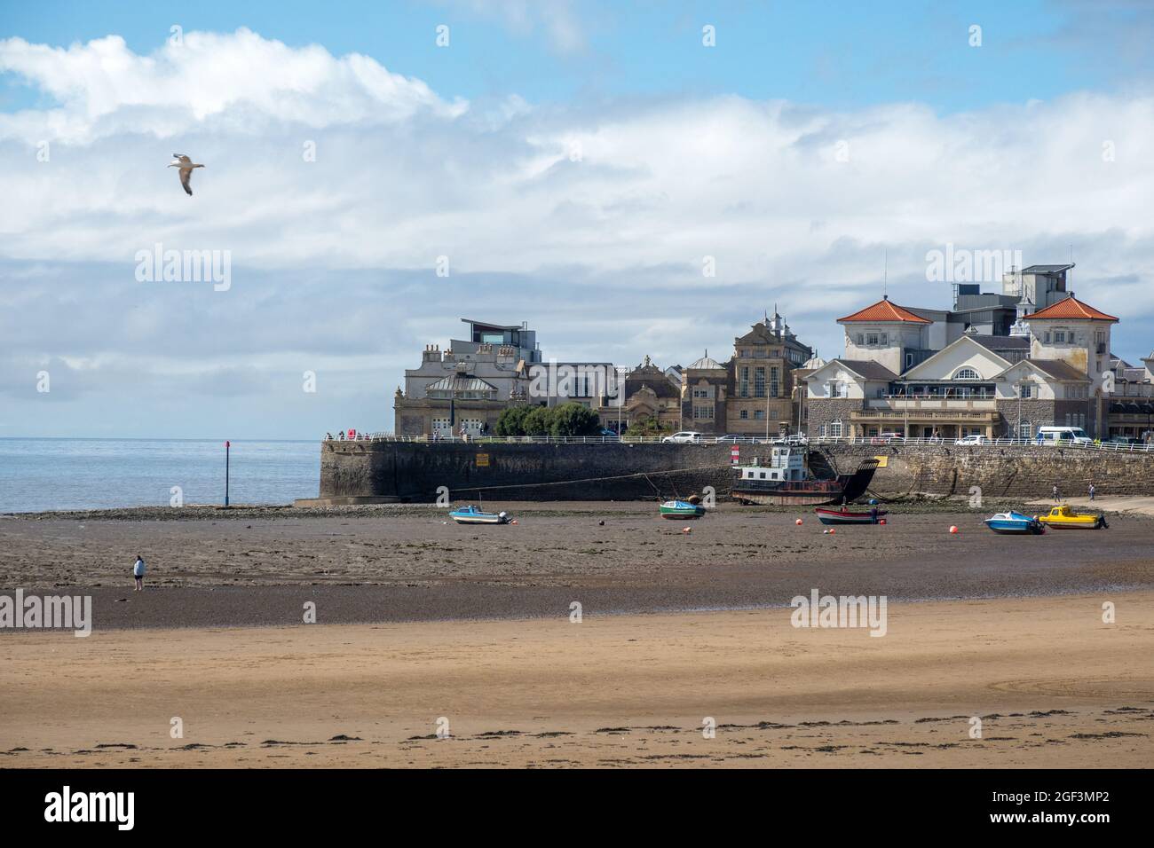 WESTON SUPERMARE, DEVON, Royaume-Uni - AOÛT 18 : vue sur le front de mer à Weston Supermare, Devon le 18 août 2021. Personnes non identifiées Banque D'Images