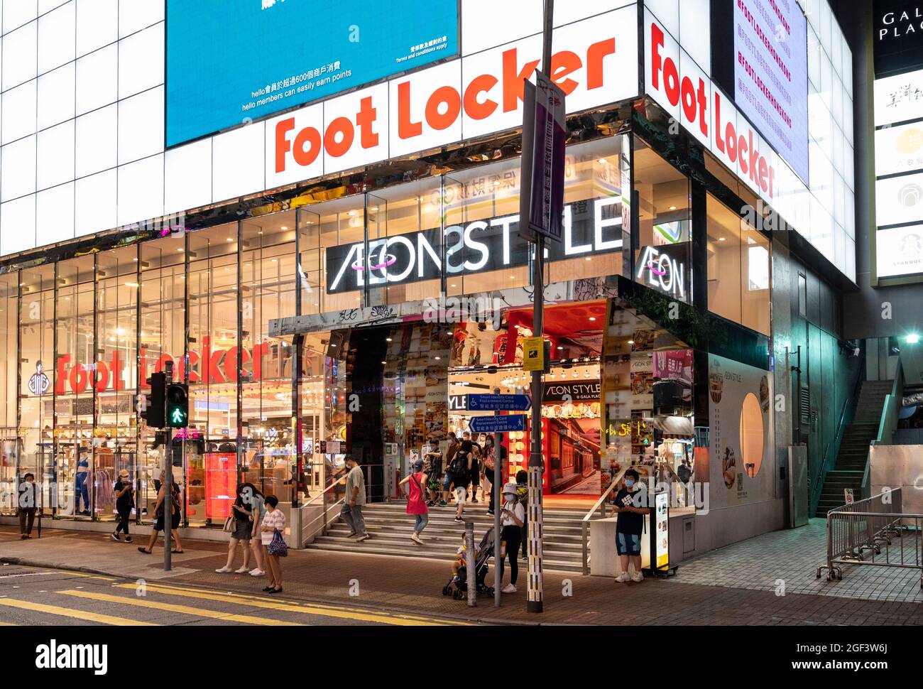 Détaillant américain multinational de vêtements de sport et de chaussures, magasin foot Locker vu à Hong Kong. Banque D'Images