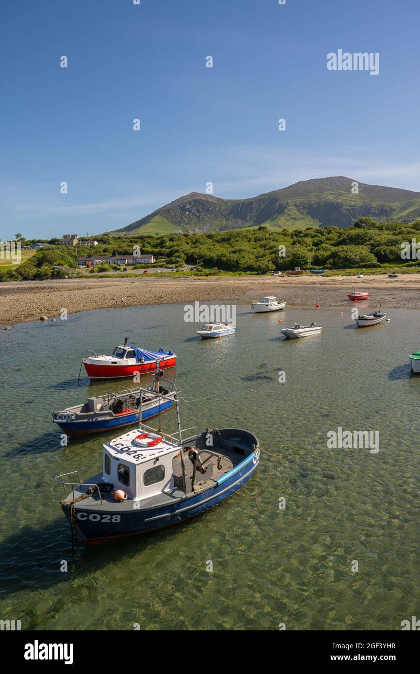 En regardant le long de la côte nord de la péninsule de Llyn depuis le dessus de Nant Gwrtheyrn un vieux village minier sur la côte nord de la péninsule de Llyn Nord Wal Banque D'Images