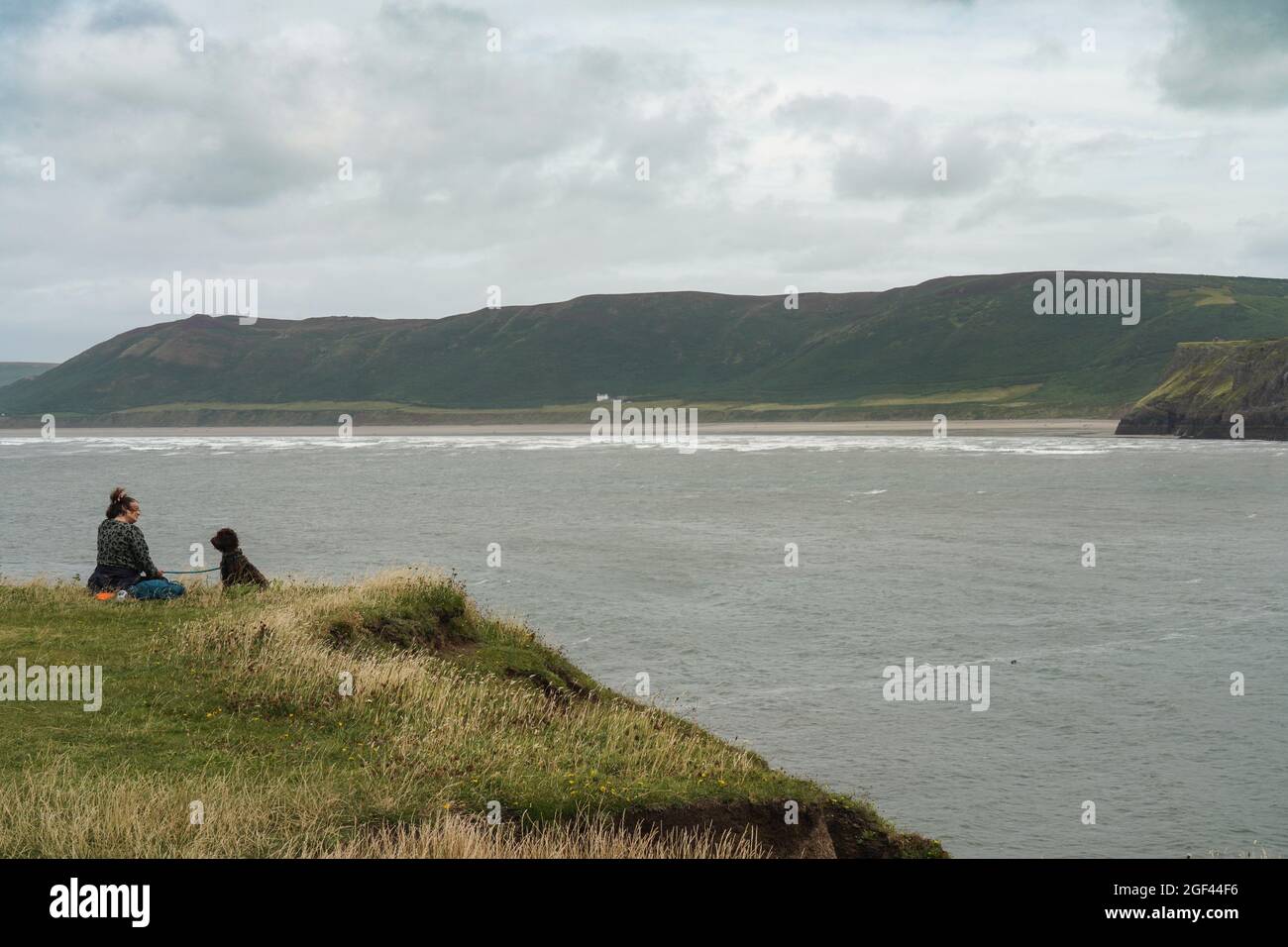 Vue sur la chaussée de Worm's Head près de Rhossili, sur la péninsule de Gower, dans le sud du pays de Galles. Date de la photo : dimanche 8 août 2021. Photo: Richard Gray/Alay Banque D'Images