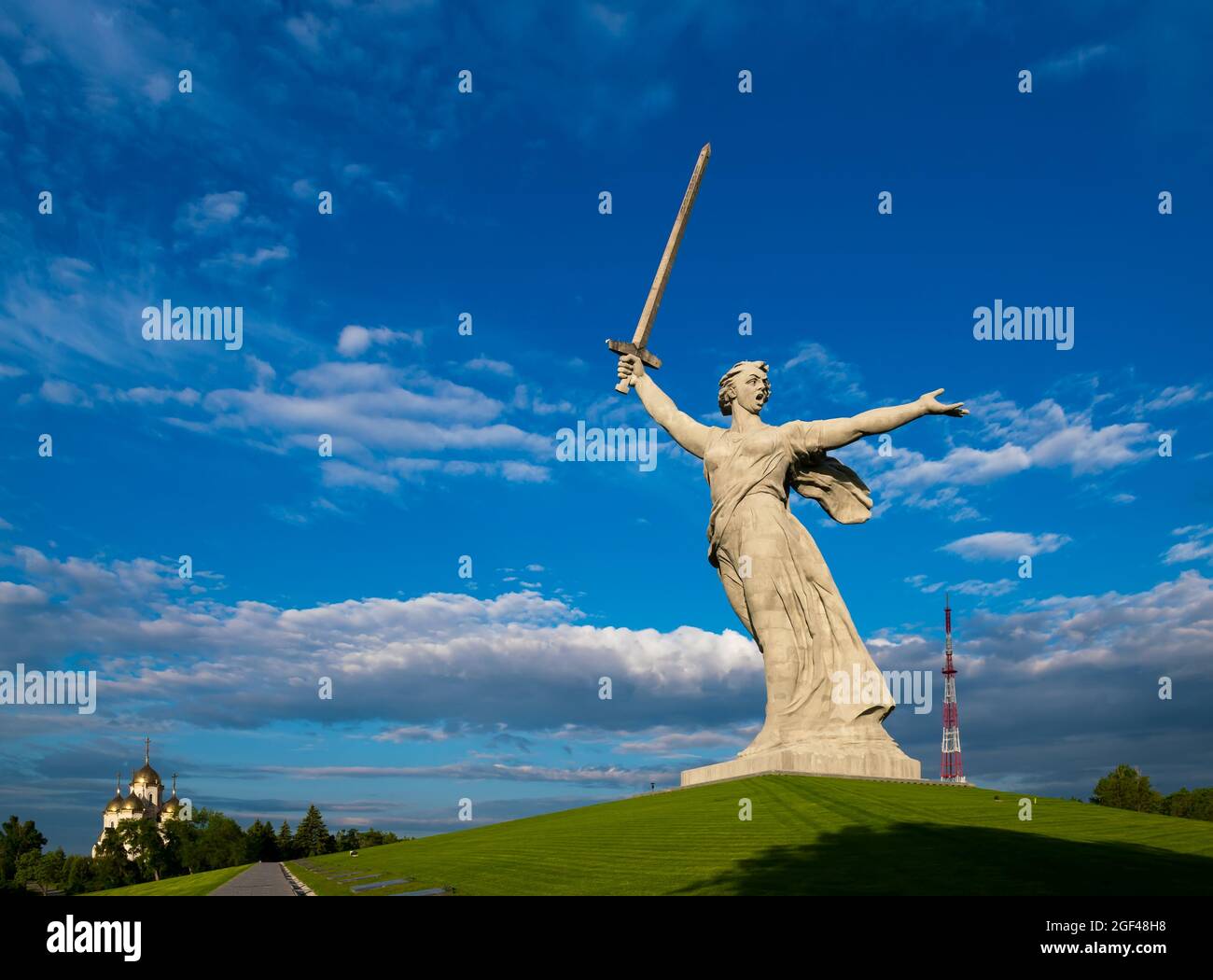 Complexe commémoratif sur la colline de Mamayev et le monument Motherland appelle à Volgograd le jour de l'automne Banque D'Images Complexe commémoratif sur la colline de Mamayev et le monument Motherland appelle à Volgograd le jour de l'automne Banque D'Images