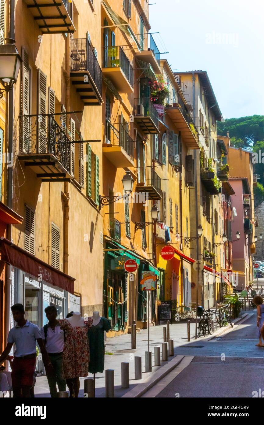Nice, France, scènes de rue, Centre de la vieille ville, immeubles d'appartements, Row Shops façades, belle vieille ville, belle ville vintage Banque D'Images