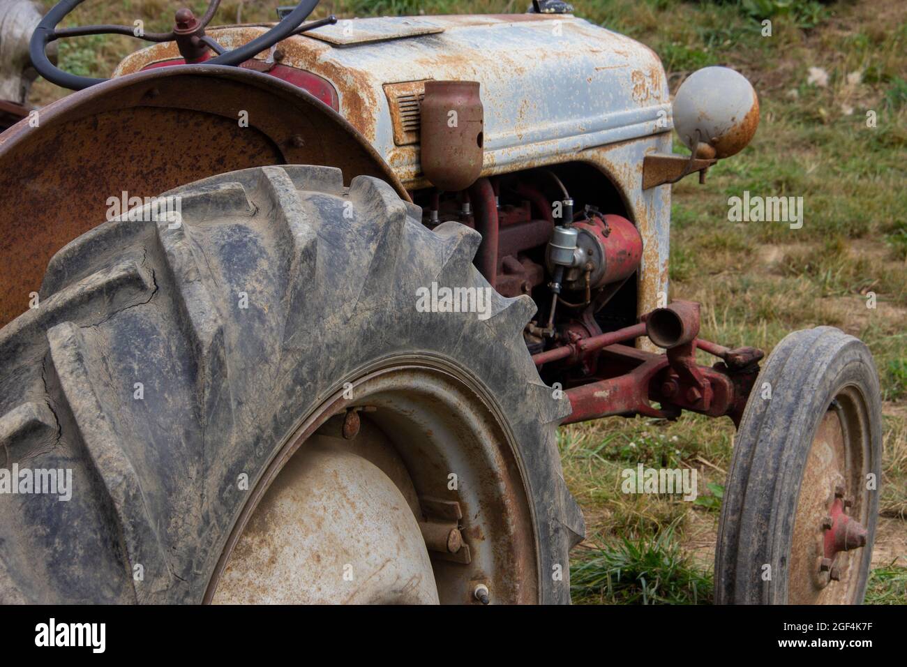 Rusty old tractor Banque D'Images