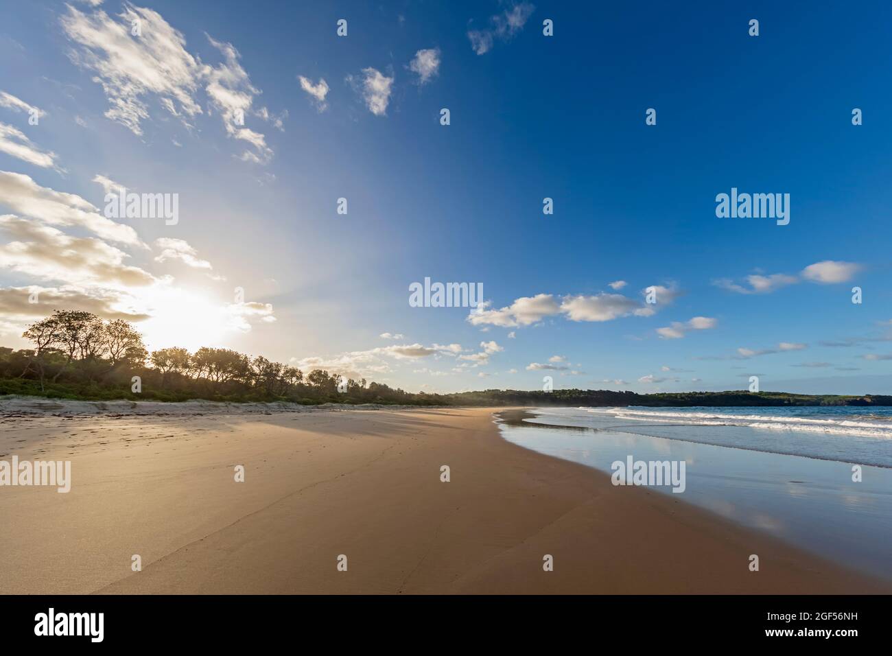 Coucher de soleil sur la plage de Minnamurra en été Banque D'Images