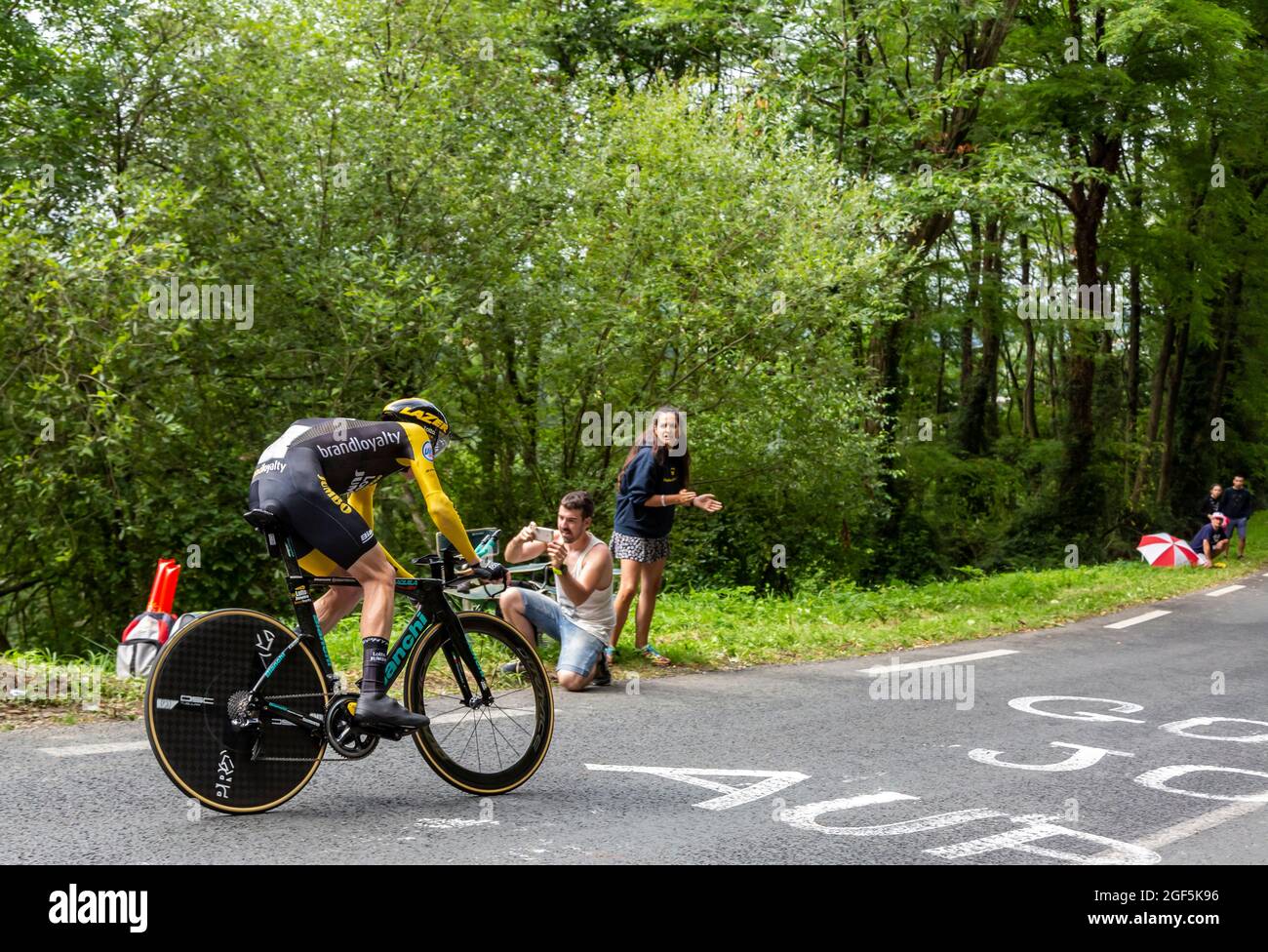 Espelette, France - juillet 28,2018 : le cycliste néerlandais Steven Kruijswijk de l'équipe LottoNL-Jumbo à l'occasion de l'individu contre la 20e étape de l'horloge Banque D'Images