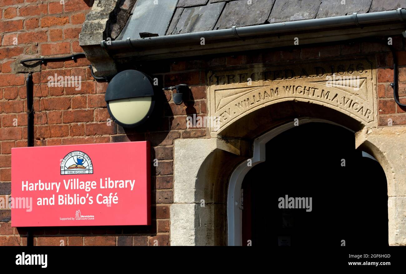 La bibliothèque du village et Biblio's Cafe, Harbury, Warwickshire, Angleterre, Royaume-Uni Banque D'Images