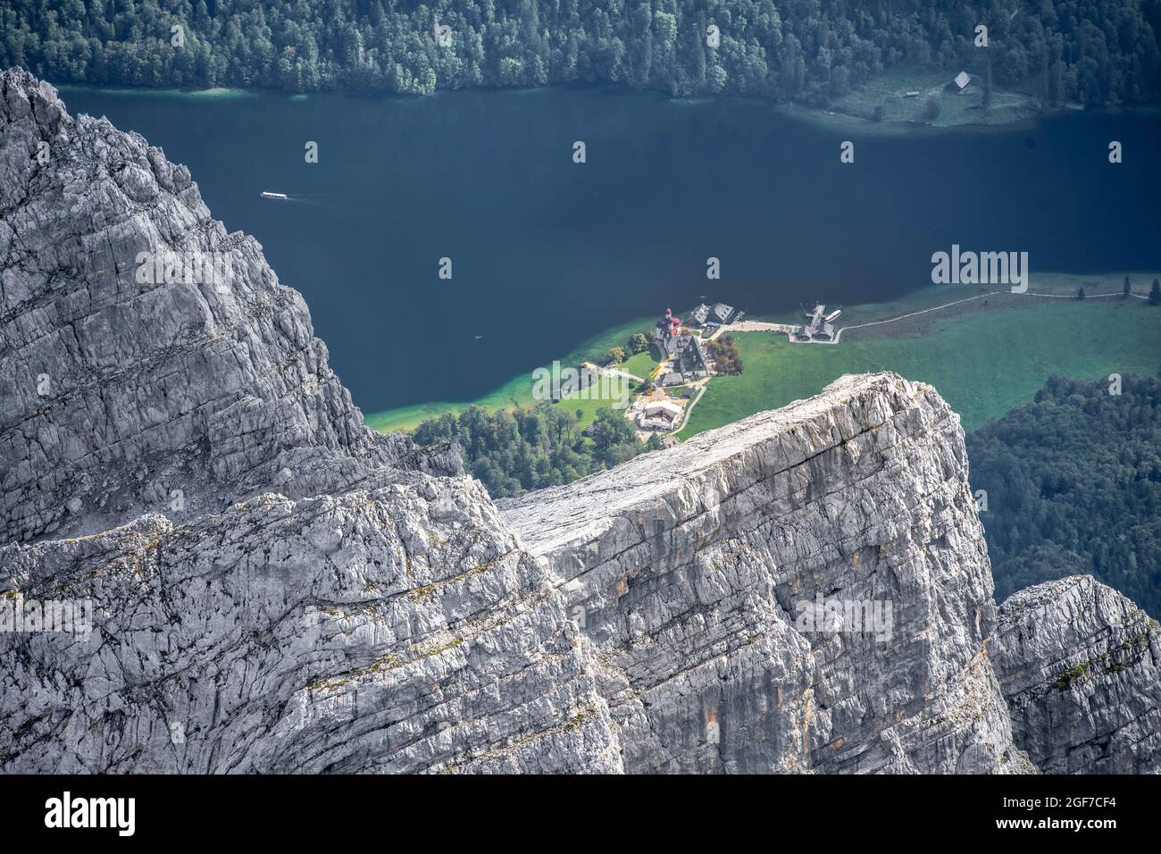 Vue du Watzman Mittelspitze à Watzmankinder, Koenigsee et Saint Bartholomae, Berchtesgaden, Bavière, Allemagne Banque D'Images