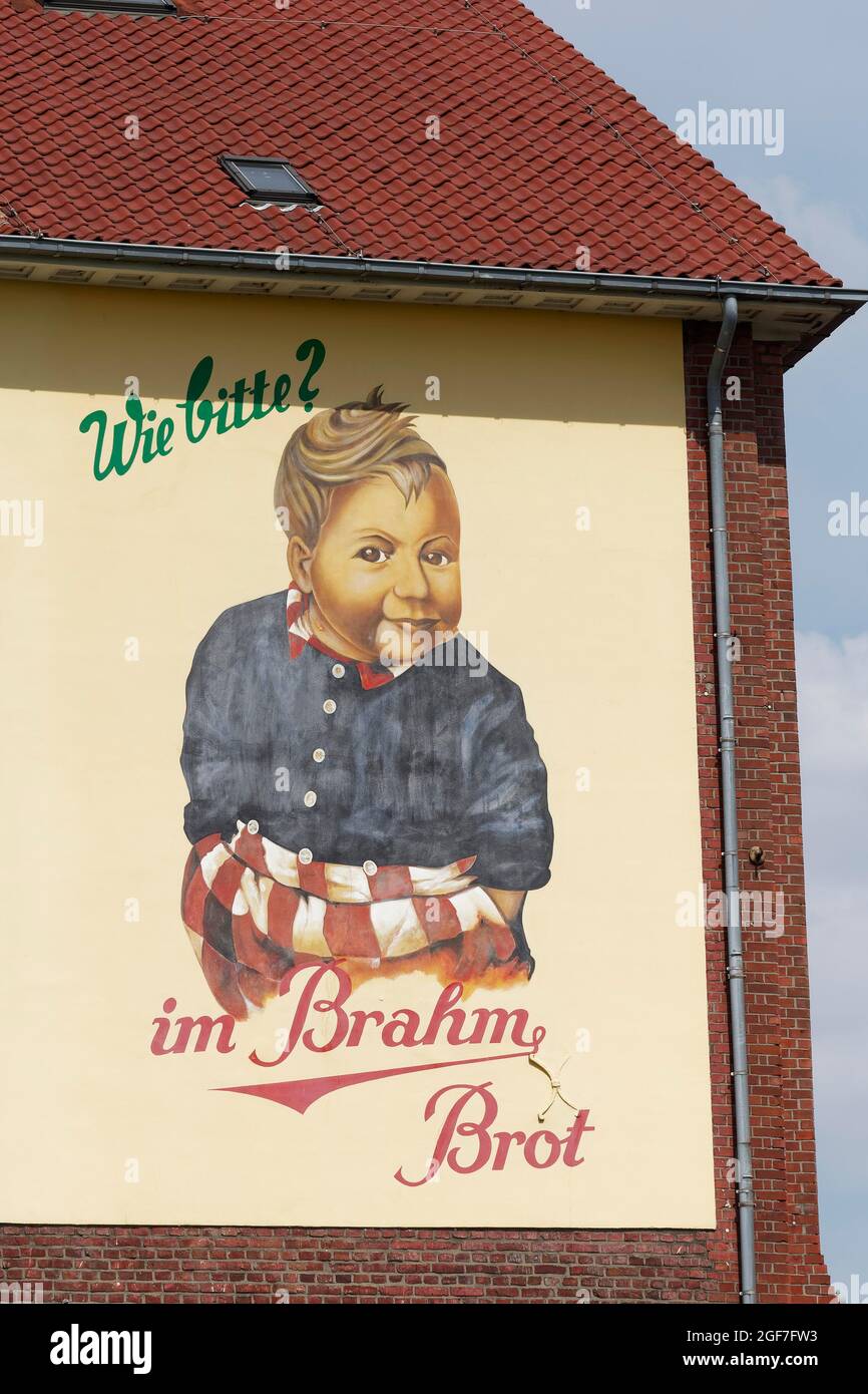 Chubby boy, publicité sur l'ancienne usine de pain d'im Brahm, aujourd'hui un centre culturel, monument industriel, Krefeld, Rhénanie-du-Nord-Westphalie, Allemagne Banque D'Images