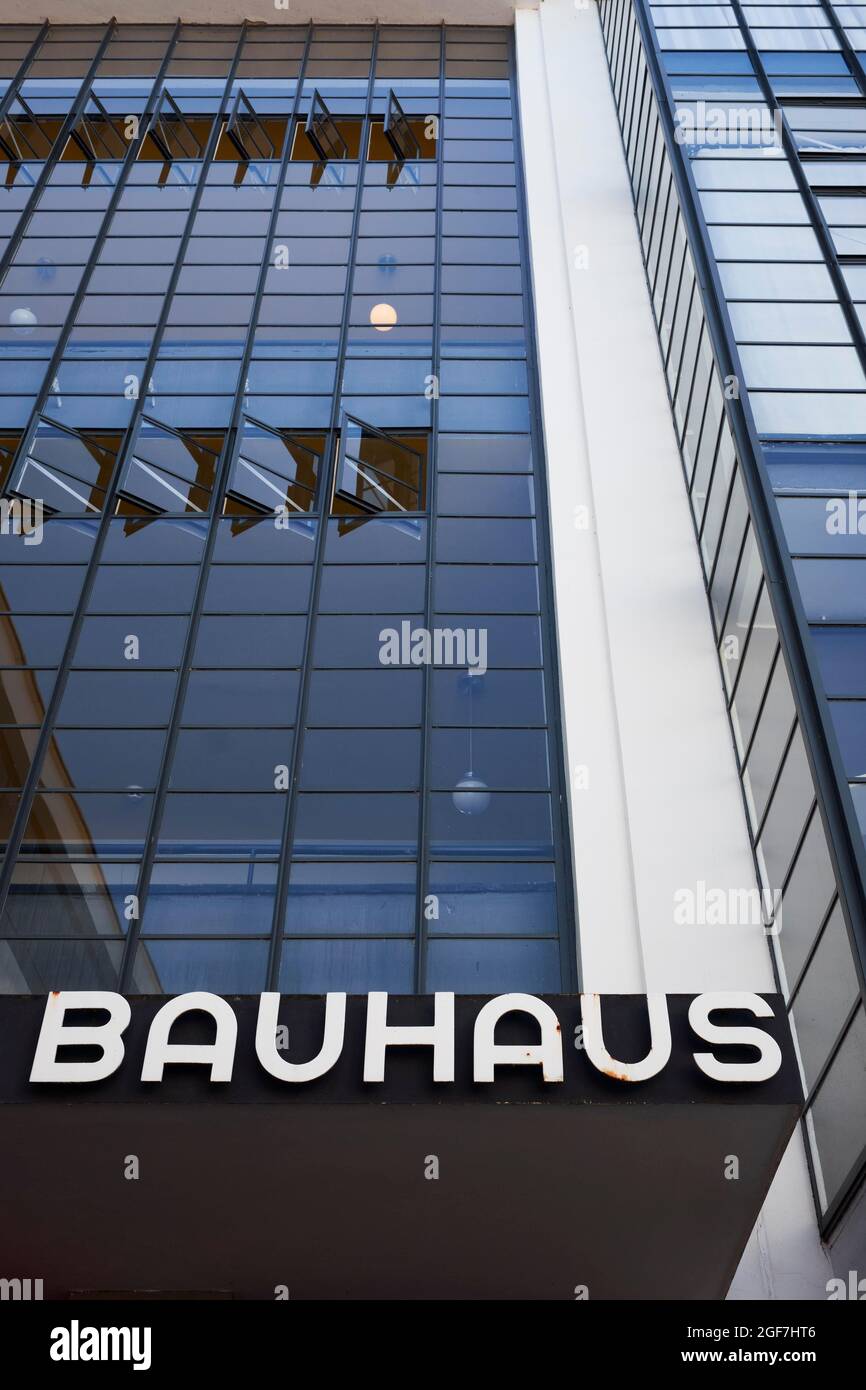 Façade en verre, Bauhaus Dessau, Bauhaus, Dessau, Saxe-Anhalt, Allemagne Banque D'Images