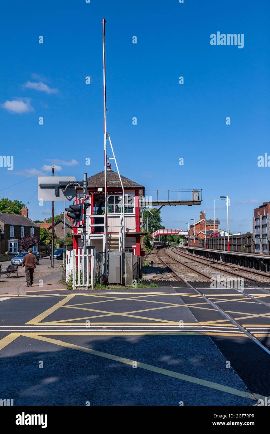 Oakham station un lundi après-midi, à partir du niveau de la rue sous le pont de pied. Rutland, Leicestershire, Angleterre, Royaume-Uni. Banque D'Images