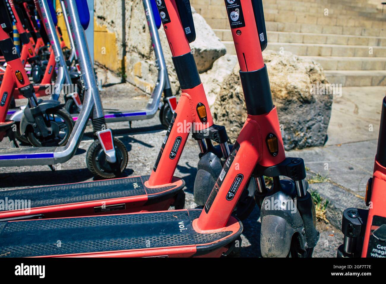 Séville Espagne 21 août 2021 scooter électrique à louer garée dans les